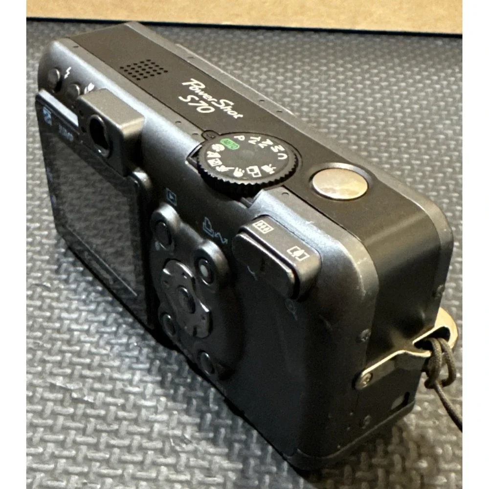 Canon PowerShot S70 7.1MP Compact Digital Camera Bundle